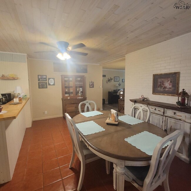 Building Photo - 2415 Martin St
