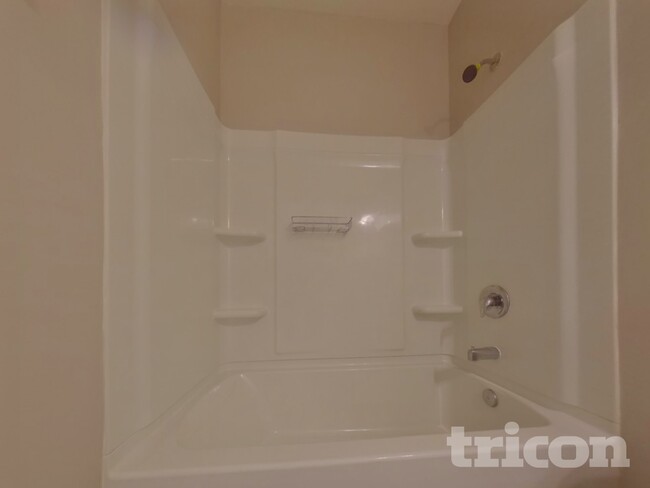 Building Photo - 250 Cottontail Ln