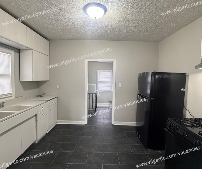 Building Photo - FOR RENT — SPACIOUS 3 BED / 1 BATH HOME