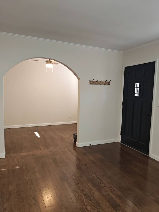 Building Photo - 2354 N Wading River Rd