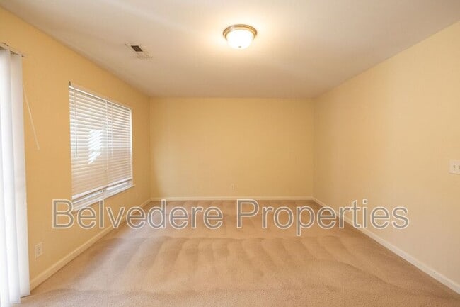 Building Photo - 36 Ackland Dr