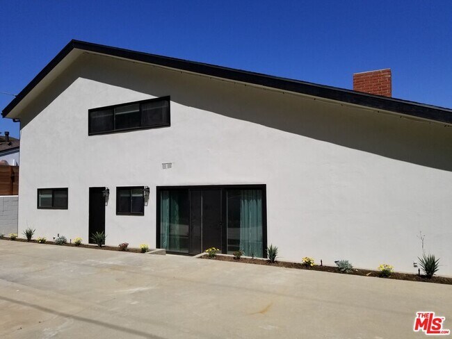 Building Photo - 5652 Glenford St