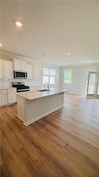 Building Photo - 129 King Vlg