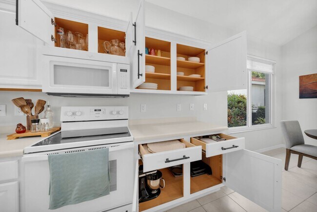 Building Photo - Fully Furnished 3 beds 3 bath Annual Rental with Private Heated Pool in Ventura Pelican Marsh