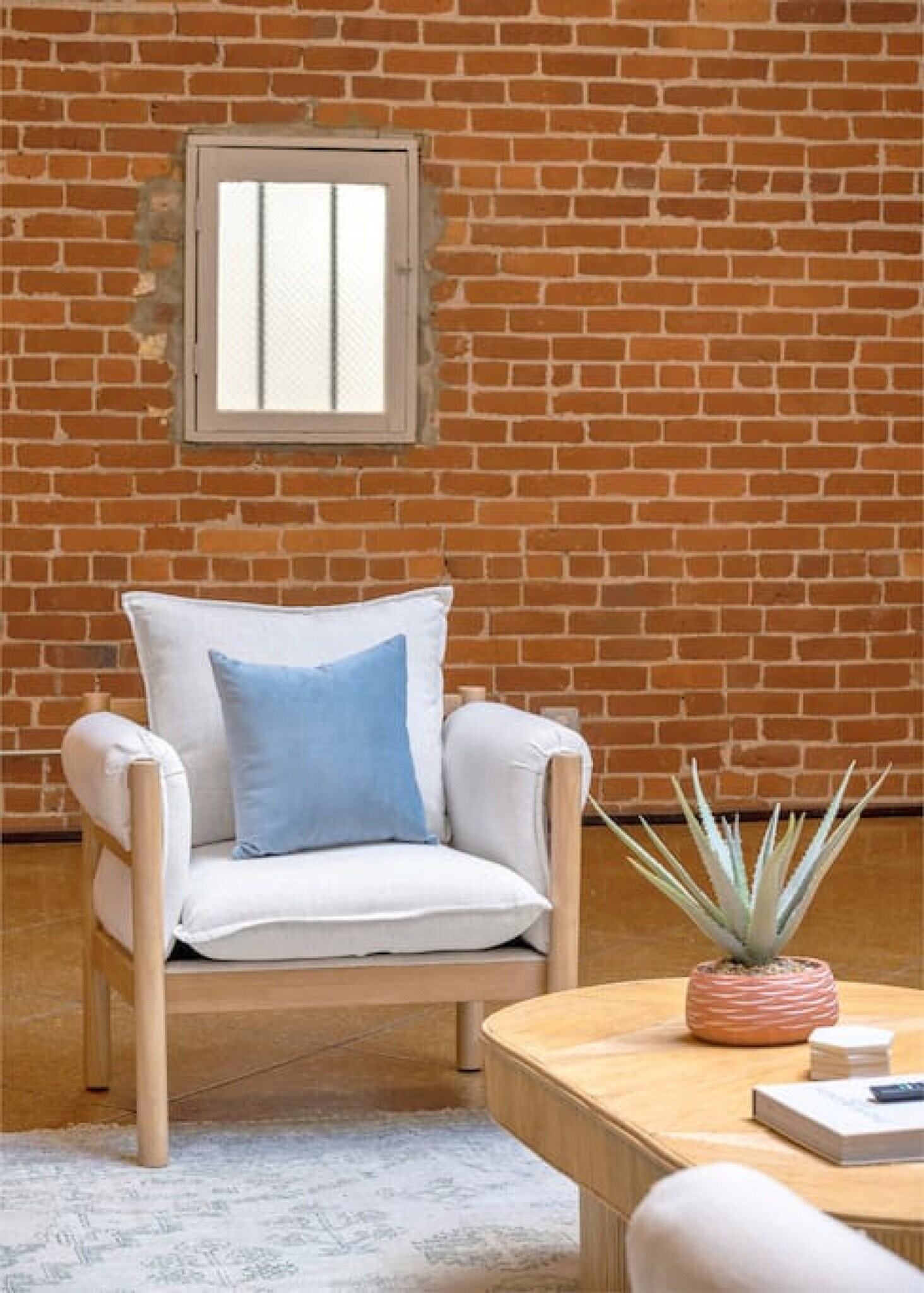 Building Photo - 120 E 13th St