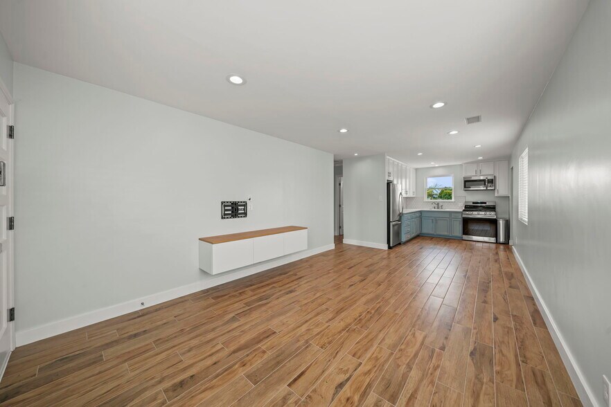 Building Photo - 6364 Osler St