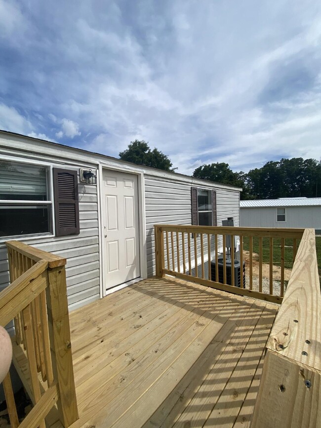 Building Photo - 2 bedroom 2 bathroom Mobile home