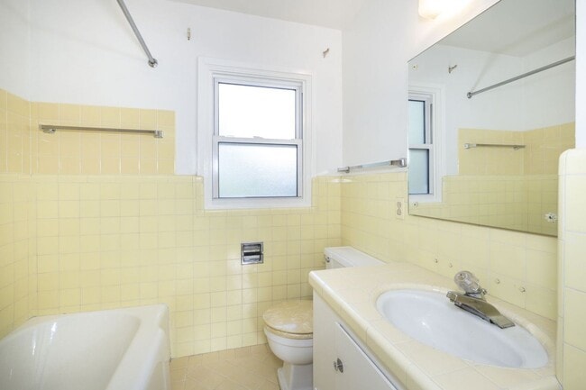 Building Photo - Spacious 3 Bed, 3 Bath Home in Excellent Location- Short Term Lease