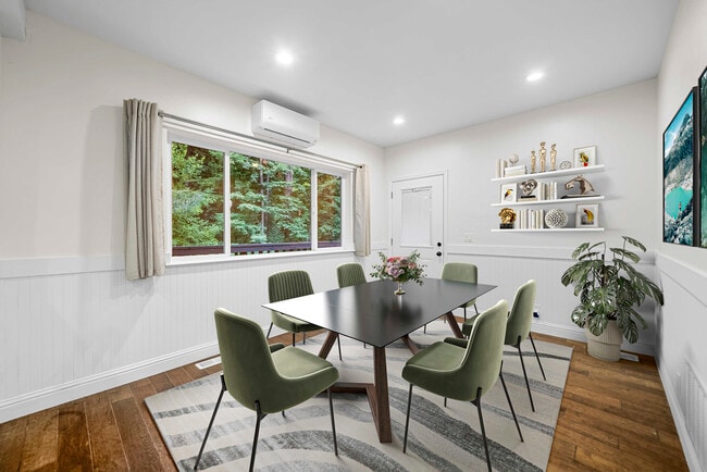 Building Photo - 975 Logan Creek Rd