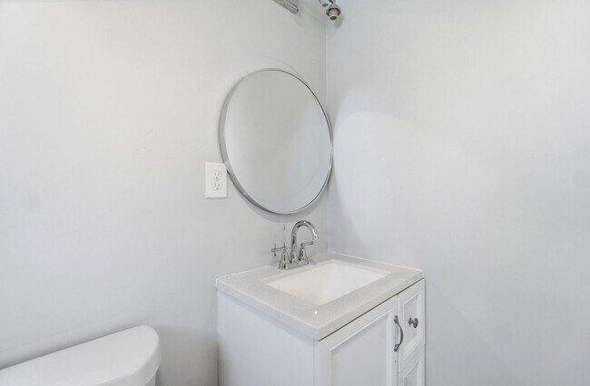 Building Photo - 413 Lockwood Ave