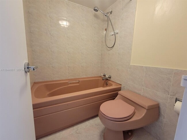 Building Photo - 3140 S Ocean Dr