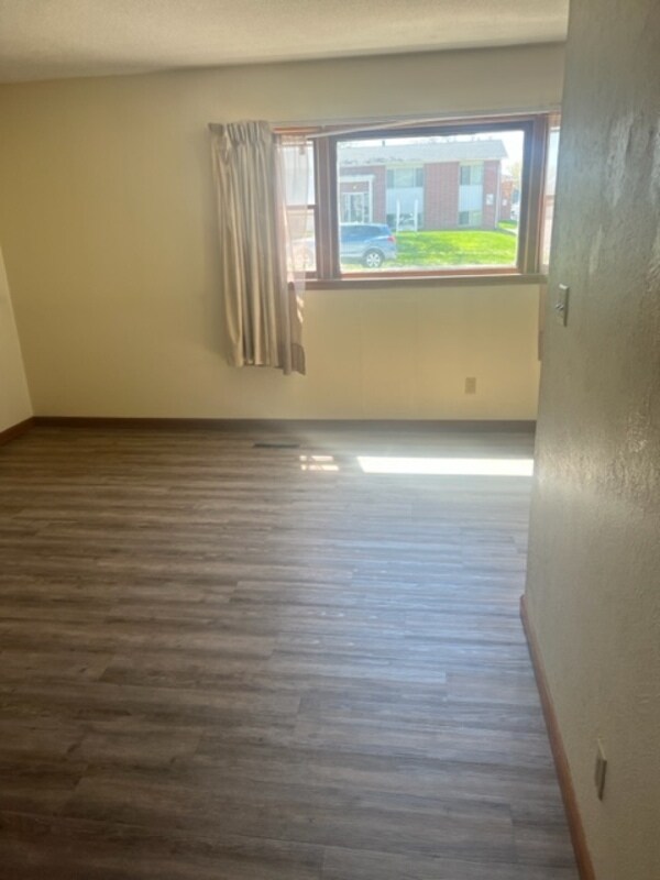 Building Photo - 480 3rd St