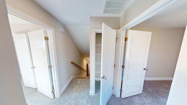 Building Photo - 3 bedrooms almost brand new house