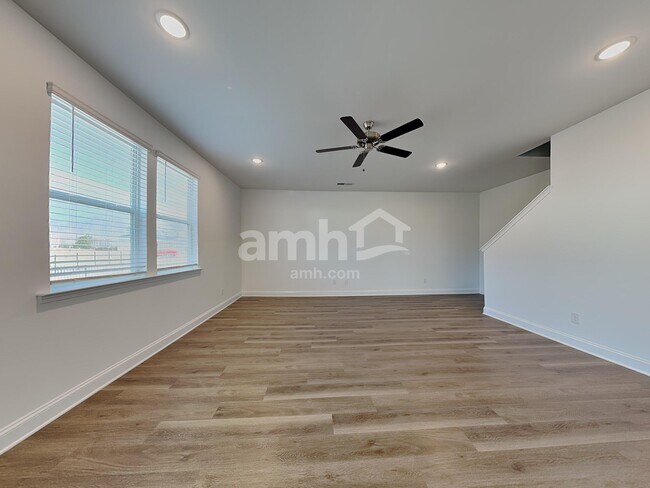 Building Photo - 6034 Rosemore Ln