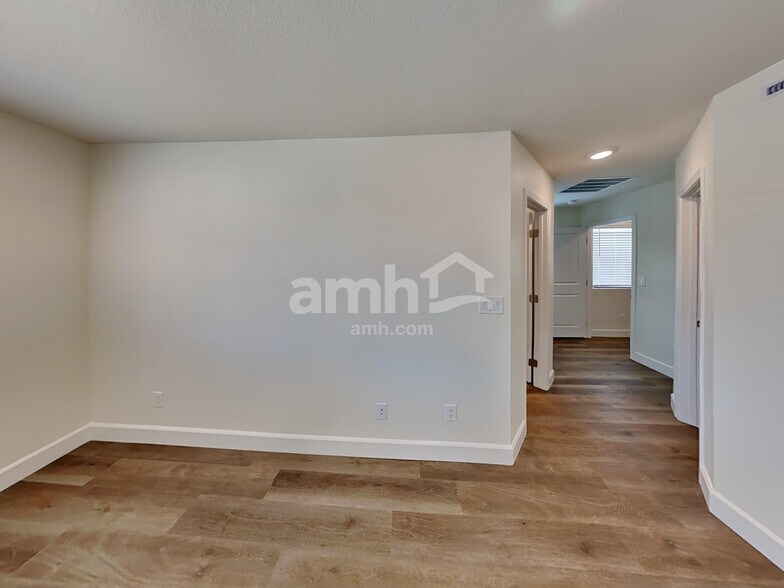 Building Photo - 10387 Medusita St