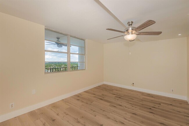 Building Photo - 1400 S Ocean Dr