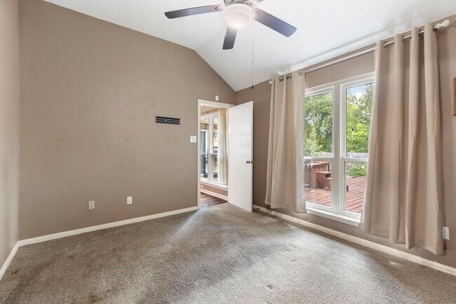 Building Photo - 6004 Hunnington Dr