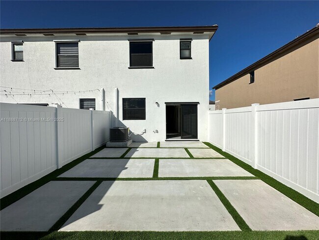 Building Photo - 3322 W 114th Terrace