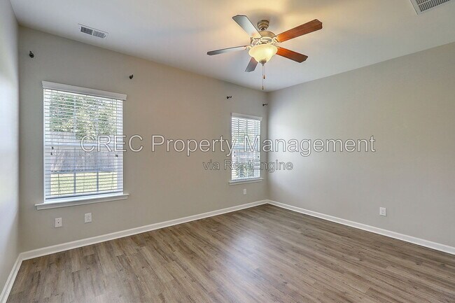 Building Photo - 9657 Spencer Woods Rd