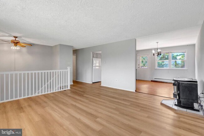 Building Photo - 4570 Lawnvale Dr