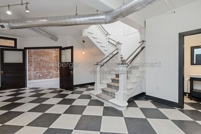 Building Photo - 401 W 1st Ave