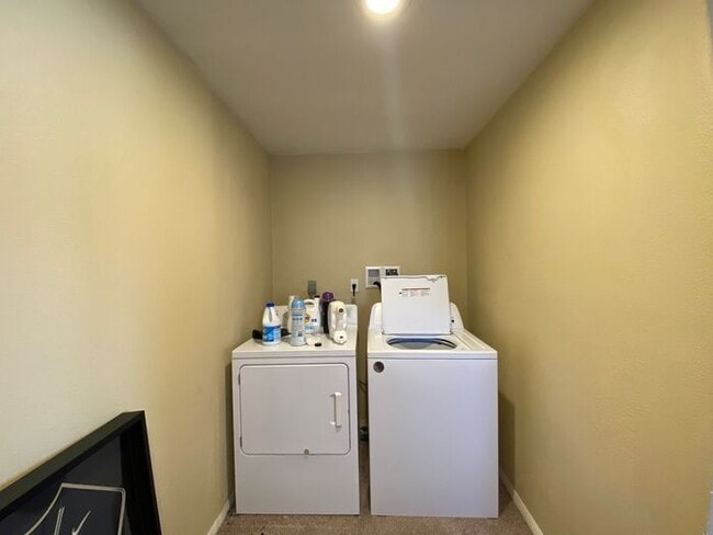 Building Photo - $1,850 | 2 Bedroom, 1.5 Bathroom Single Fa...