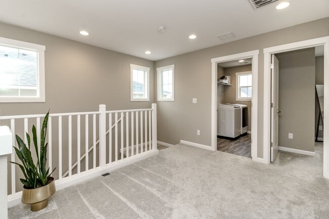 Building Photo - Beautiful 3 Bedroom 2.5 Bathroom Property