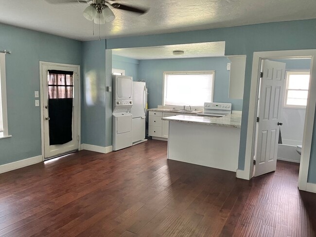 Building Photo - 589 W Duplex