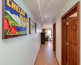 Building Photo - 322 W Woodin Ave