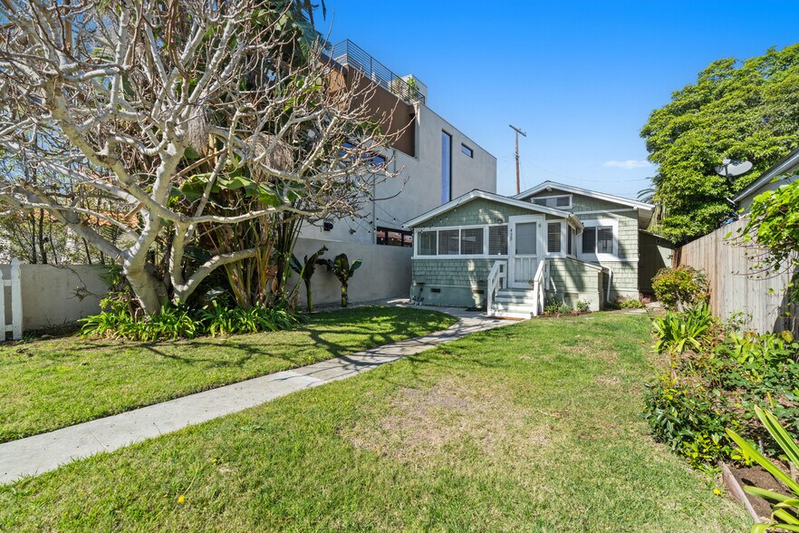 Building Photo - 439 Howland Canal