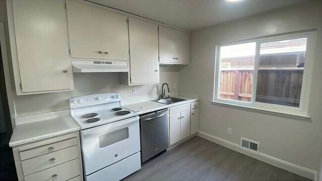 Building Photo - 4917 Orchid Way