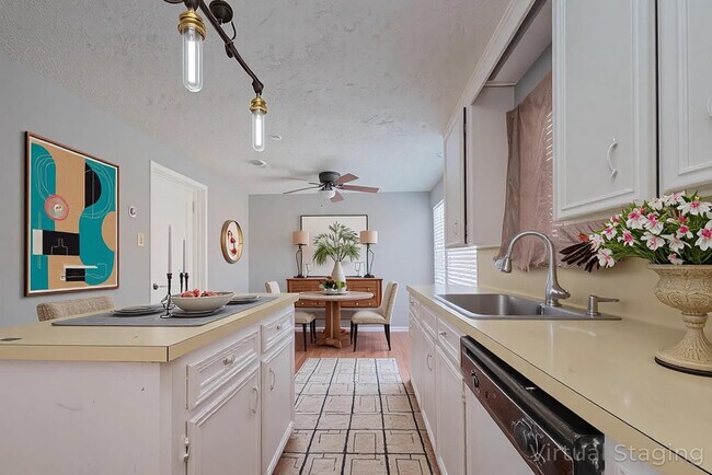 Building Photo - 10534 Evesborough Dr