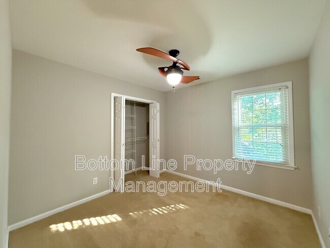 Building Photo - 2321 Heathershire Ln