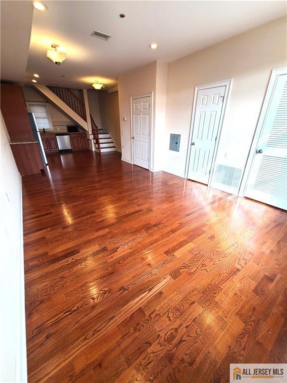 Building Photo - 459 Main St