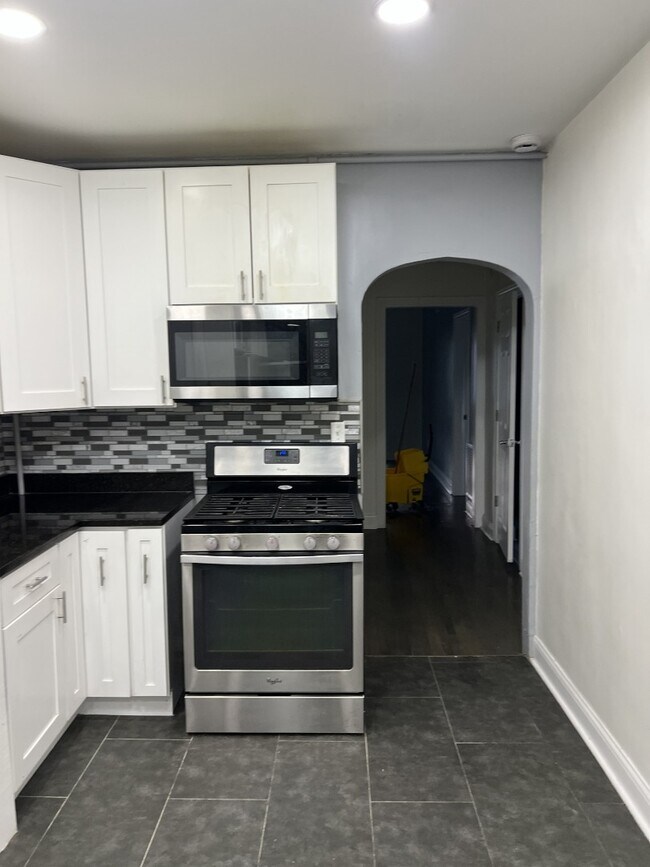 Building Photo - Charming 3-Bedroom Home | Updated Kitchen | Shared Laundry