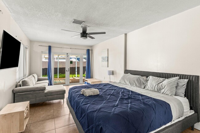 Building Photo - 1121 N 66 Terrace