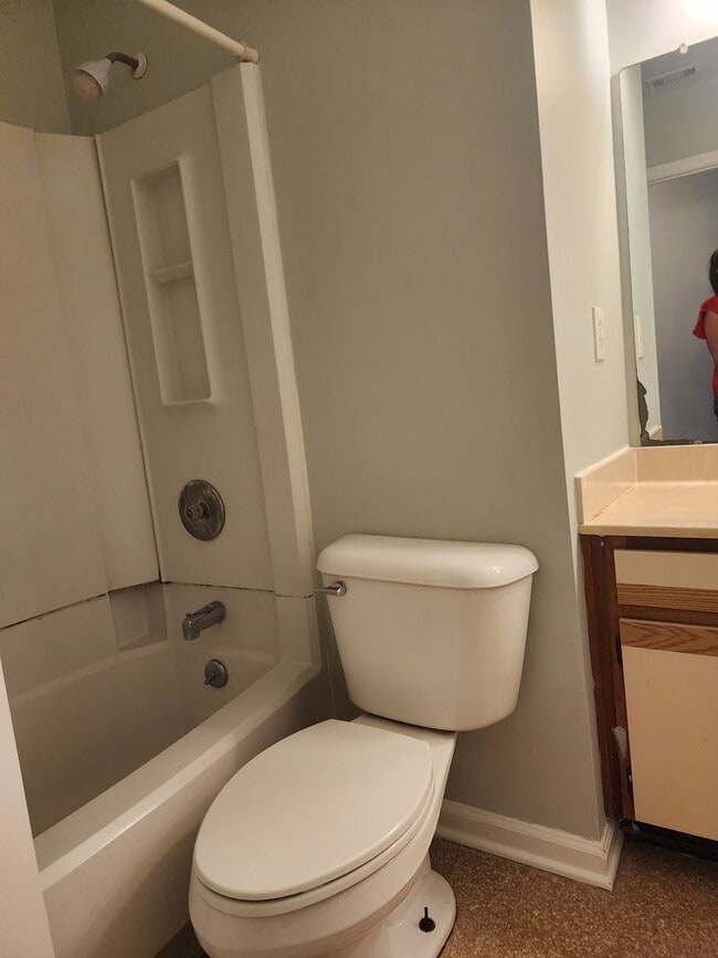 Building Photo - 2bd/2ba Townhome in Georgetown with walk i...