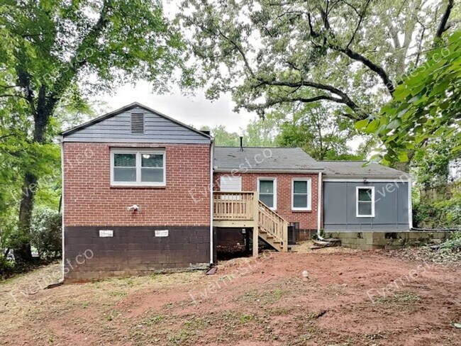 Building Photo - 2168 Rexford Dr