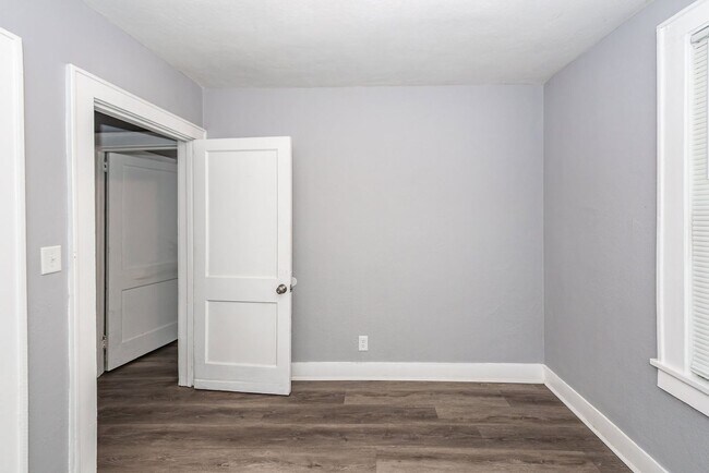 Building Photo - 3 Bedroom, 1 Bathroom Home in Dorchester Terrace - North Charleston