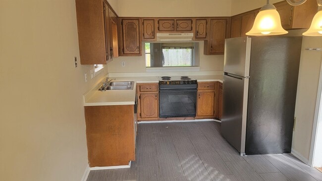 Building Photo - 2271 Hometown Dr