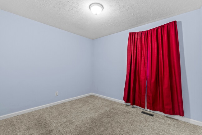 Building Photo - 214 Manchester Rd