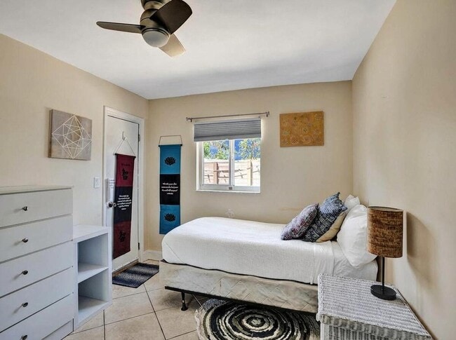 Building Photo - 2099 NE 4th Ct