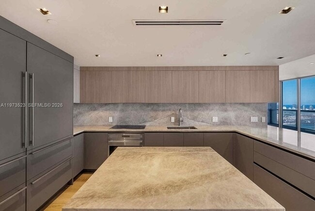 Building Photo - 465 Brickell Ave