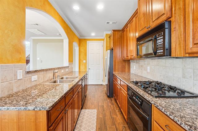 Building Photo - 2504 Champagne Dr