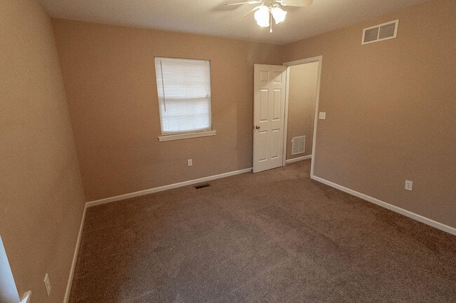 Building Photo - 1530 Florence Dr