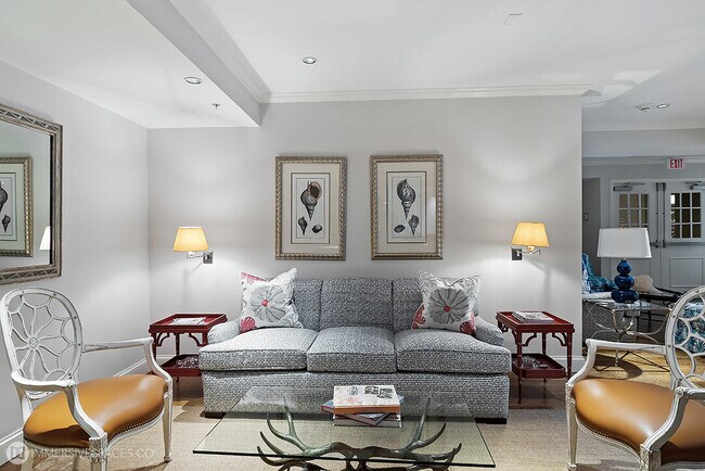 Building Photo - 801 S Olive Ave