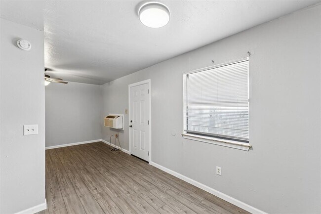 Building Photo - 1401 E St