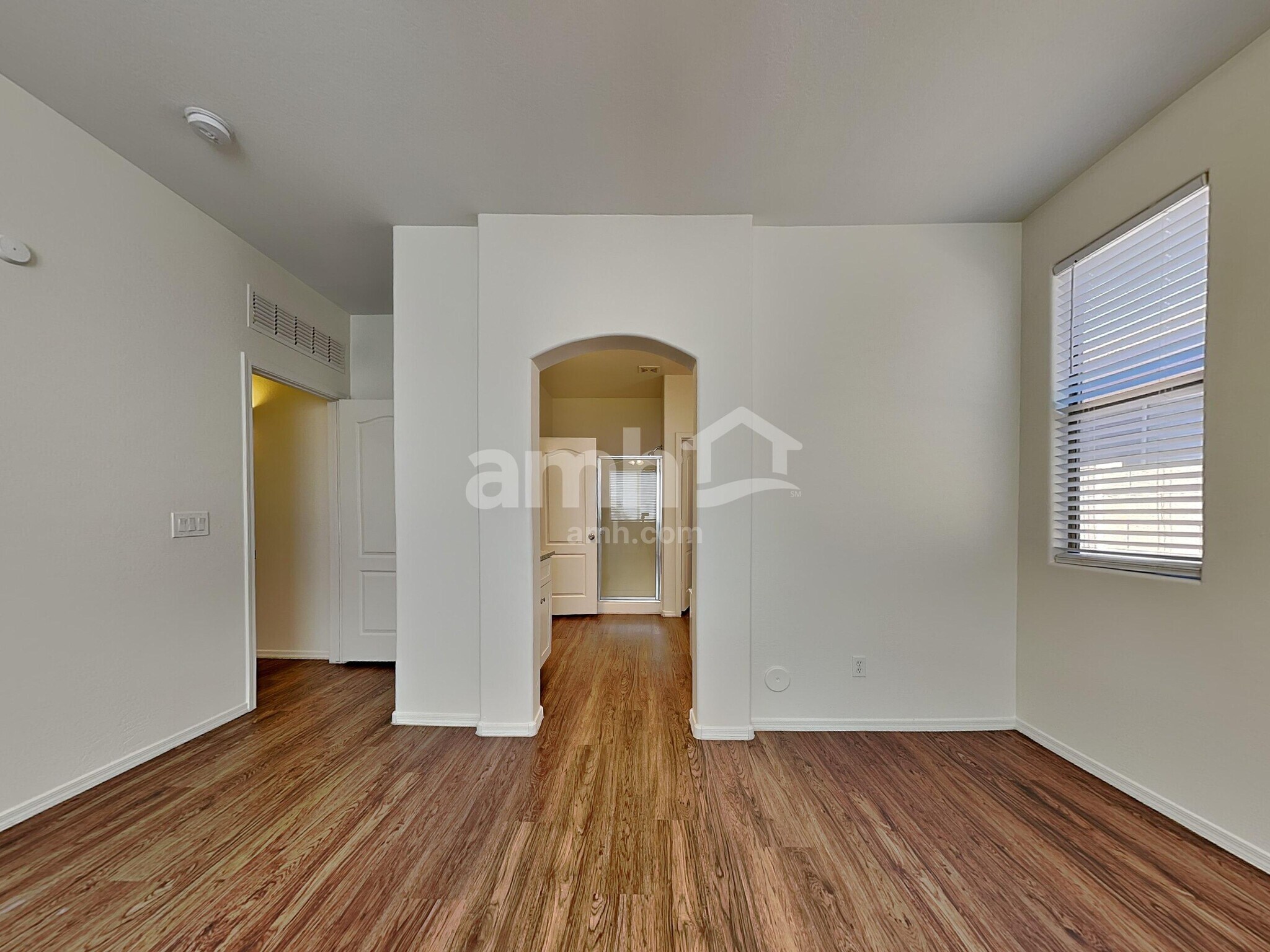 Building Photo - 12751 W Glenrosa Dr