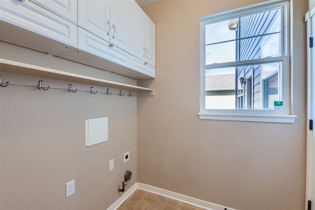 Building Photo - 5221 Country Squire Way