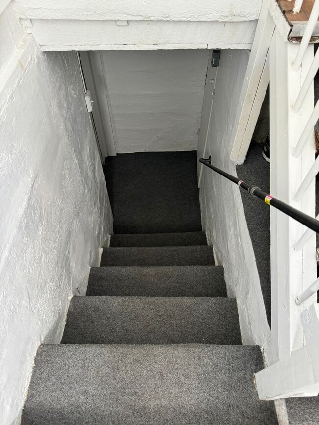 Building Photo - 2114 E 11th St